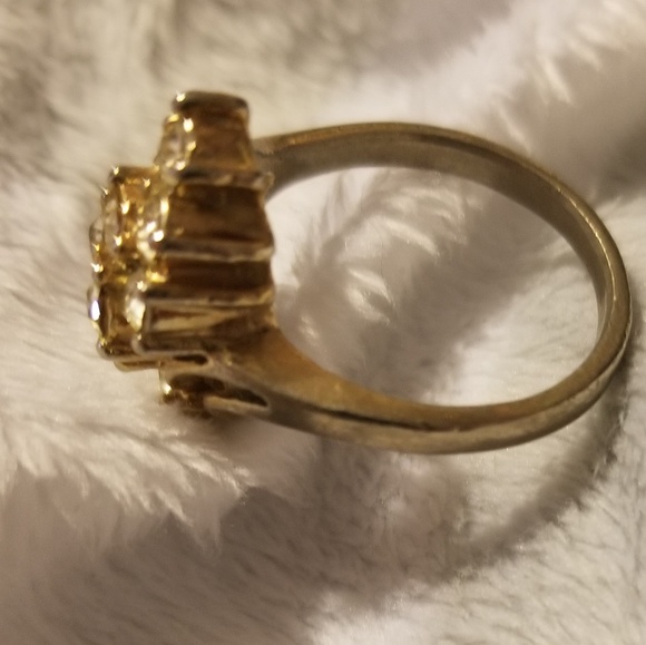 Gold ring - Picture 2 of 2